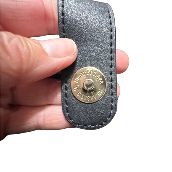 Anne Klein Black Leather Purse with Zip Closure - Picture 7 of 12